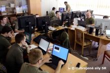 NATO naverbovalo hackerov na vojensk cvienie
