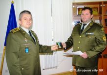 Udelenie vojenskej medaily riaditeovi odboru operci a policajnch innost VP
